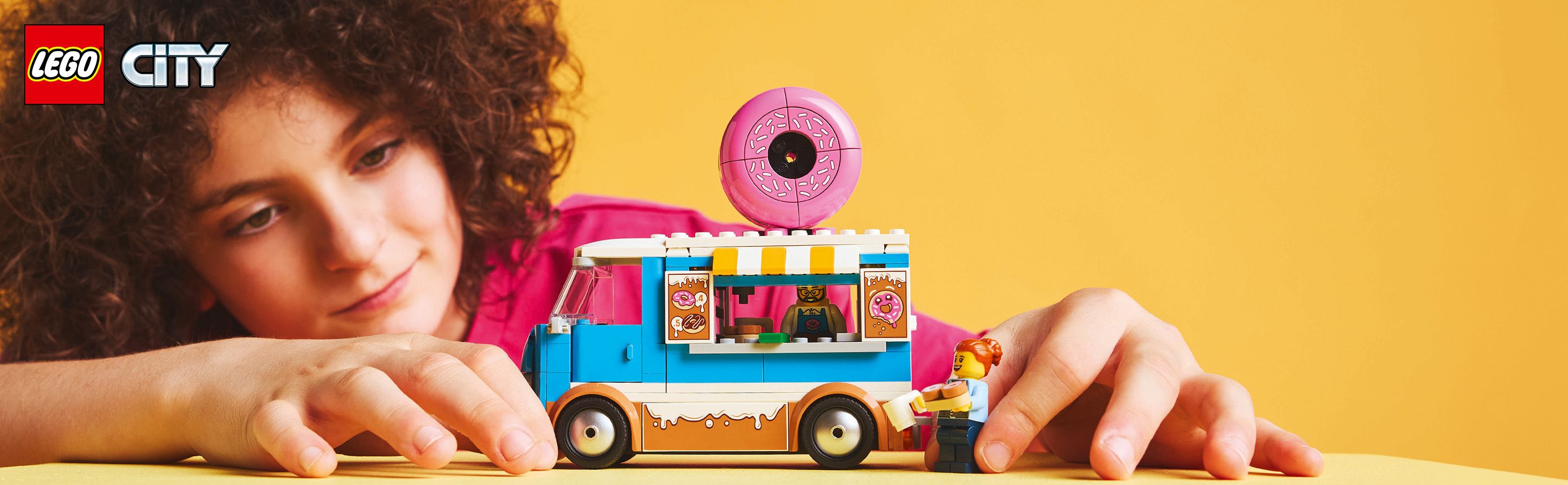 Stavebnica s&nbsp;hračkárskym truckom s&nbsp;donutmi